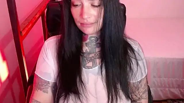 Snapshot of VampGirl1 chatting on 12/29/24, 02:00 VampGirl1 online show from 12/29/24, 02:00