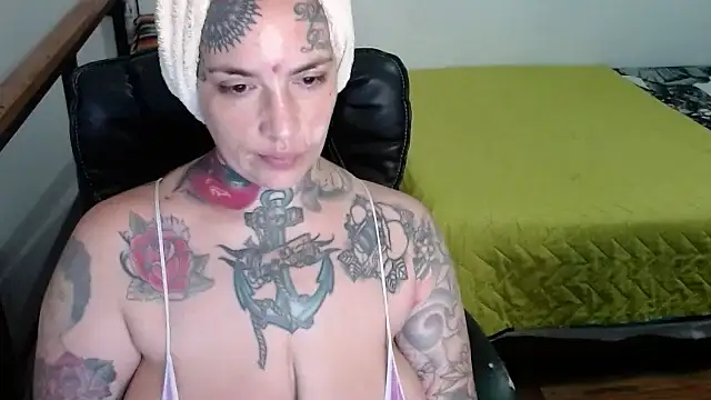 Snapshot of VampGirl1 chatting on 01/16/25, 12:31 VampGirl1 online show from 01/16/25, 12:31