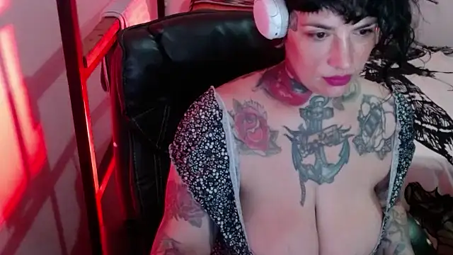 Snapshot of VampGirl1 chatting on 01/27/25, 12:16 VampGirl1 online show from 01/27/25, 12:16