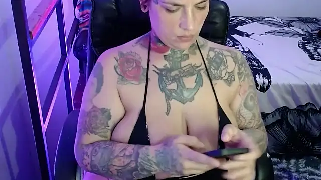 Snapshot of VampGirl1 chatting on 02/07/25, 10:09 VampGirl1 online show from 02/07/25, 10:09