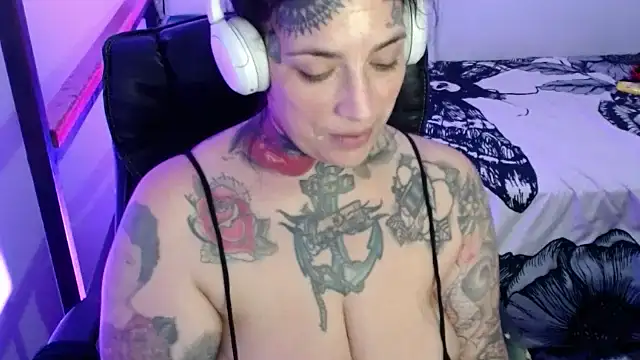 Snapshot of VampGirl1 chatting on 02/08/25, 04:14 VampGirl1 online show from 02/08/25, 04:14