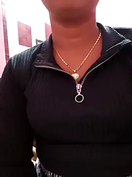 Snapshot of ANGE-MOU chatting on 02/01/25, 02:58 ANGE-MOU online show from 02/01/25, 02:58