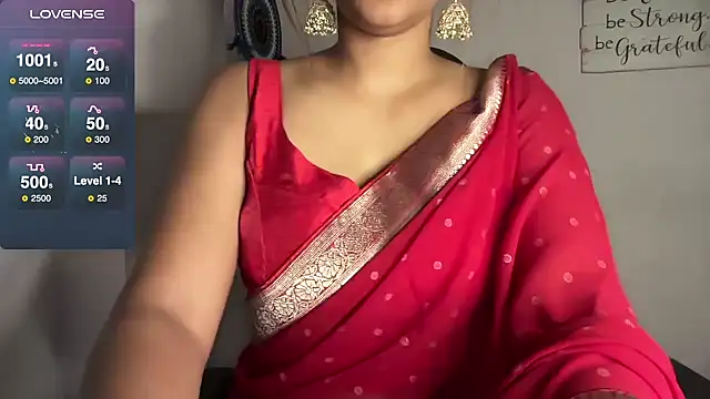 Snapshot of Queen_Sakhi chatting on 12/25/24, 04:43 Queen Sakhi online show from 12/25/24, 04:43