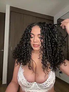 Mariecurl online show from 10/31/25, 12:22