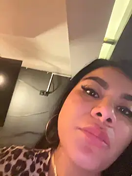 Snapshot of Insane_Issa chatting on 12/21/24, 10:19 Insane Issa online show from 12/21/24, 10:19