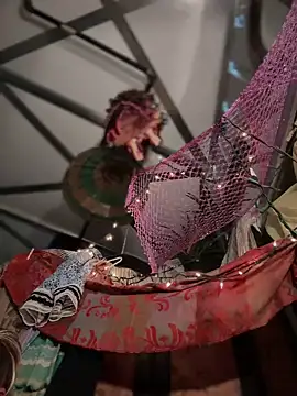 Snapshot of SummerBlueMoon chatting on 10/18/25, 09:15 SummerBlueMoon online show from 10/18/25, 09:15