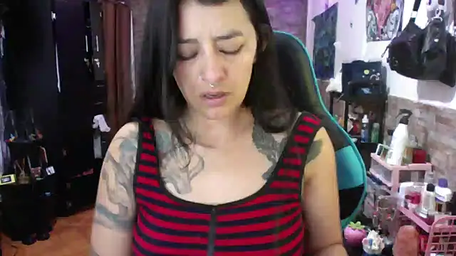 Snapshot of AngelaQueen_ chatting on 06/12/26, 06:51 AngelaQueen online show from 06/12/26, 06:51