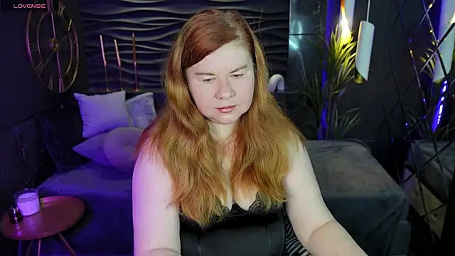 Snapshot of Mrs_Emilia chatting on 12/08/24, 03:32 Mrs Emilia online show from 12/08/24, 03:32