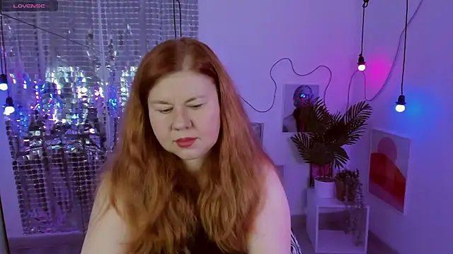 Snapshot of Mrs_Emilia chatting on 12/12/24, 05:04 Mrs Emilia online show from 12/12/24, 05:04