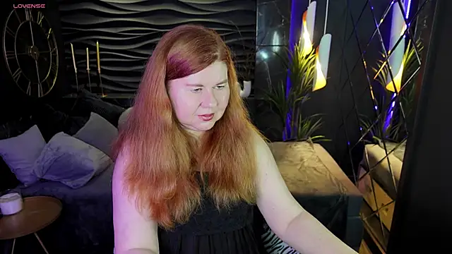 Snapshot of Mrs_Emilia chatting on 12/21/24, 11:24 Mrs Emilia online show from 12/21/24, 11:24