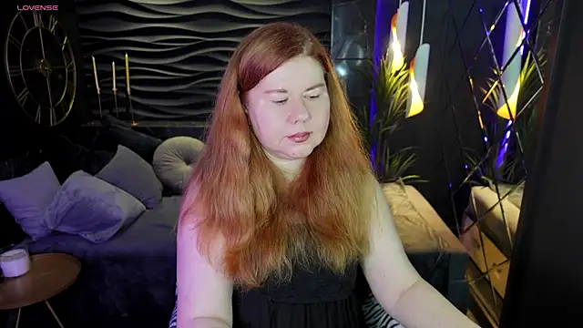 Snapshot of Mrs_Emilia chatting on 12/22/24, 02:28 Mrs Emilia online show from 12/22/24, 02:28