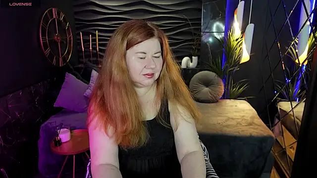 Snapshot of Mrs_Emilia chatting on 12/23/24, 01:40 Mrs Emilia online show from 12/23/24, 01:40