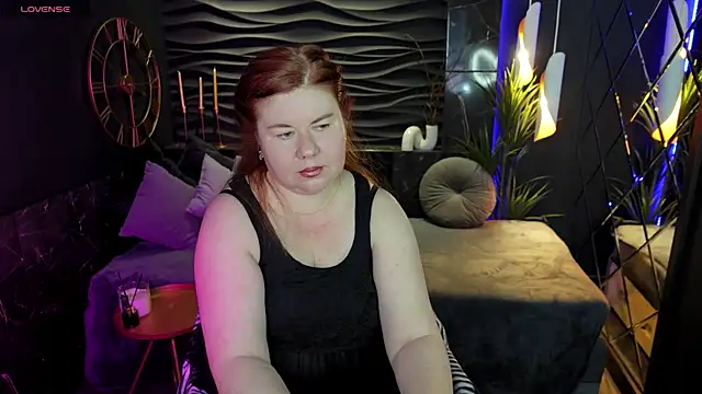 Snapshot of Mrs_Emilia chatting on 12/23/24, 04:44 Mrs Emilia online show from 12/23/24, 04:44