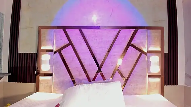 Athenea Mills online show from 12/16/25, 06:57