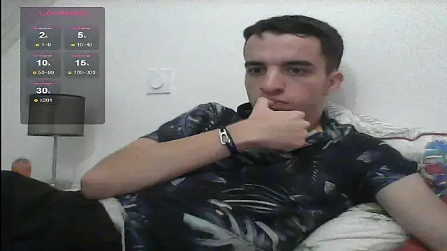 Snapshot of Tombgy07 chatting on 12/03/24, 08:17 Tombgy07 online show from 12/03/24, 08:17