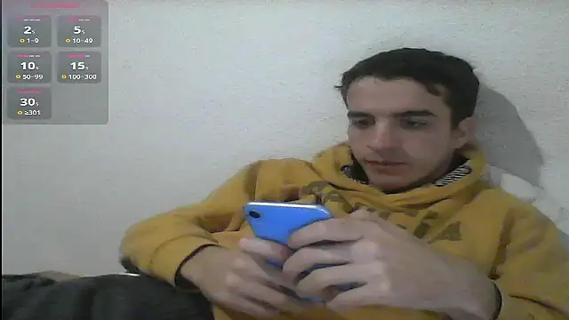 Snapshot of Tombgy07 chatting on 01/13/25, 08:15 Tombgy07 online show from 01/13/25, 08:15