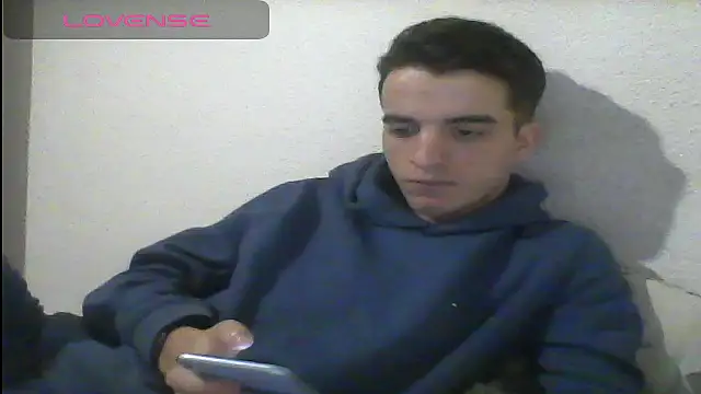 Snapshot of Tombgy07 chatting on 01/31/25, 08:43 Tombgy07 online show from 01/31/25, 08:43