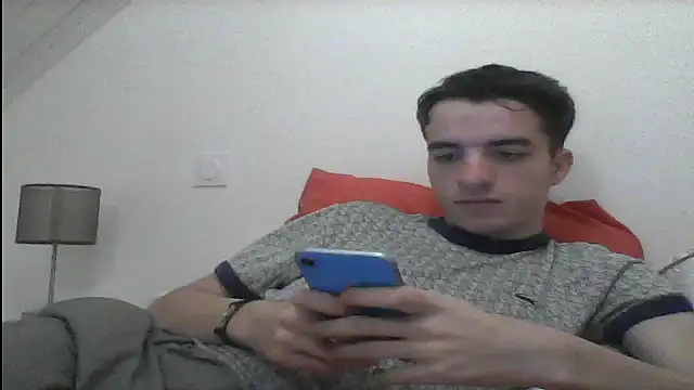 Snapshot of Tombgy07 chatting on 02/19/25, 08:52 Tombgy07 online show from 02/19/25, 08:52