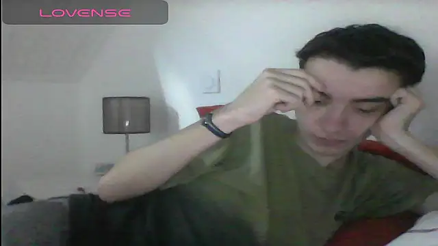 Snapshot of Tombgy07 chatting on 02/25/25, 01:17 Tombgy07 online show from 02/25/25, 01:17