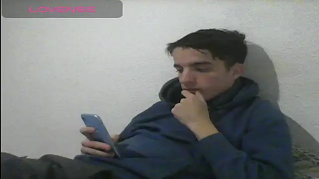 Snapshot of Tombgy07 chatting on 03/04/25, 08:27 Tombgy07 online show from 03/04/25, 08:27