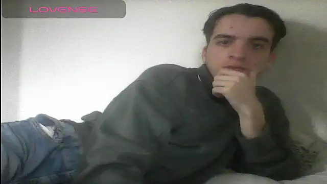 Snapshot of Tombgy07 chatting on 03/10/25, 04:35 Tombgy07 online show from 03/10/25, 04:35