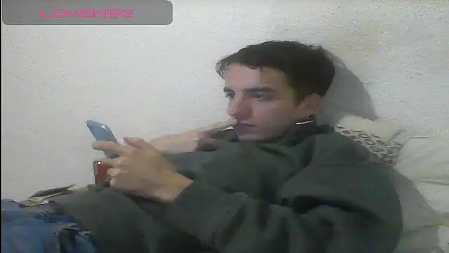 Snapshot of Tombgy07 chatting on 03/10/25, 08:01 Tombgy07 online show from 03/10/25, 08:01