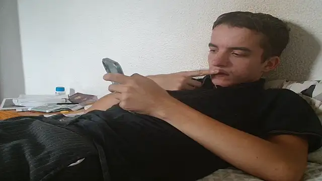 Snapshot of Tombgy07 chatting on 09/14/25, 12:59 Tombgy07 online show from 09/14/25, 12:59