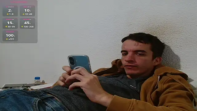 Snapshot of Tombgy07 chatting on 09/26/25, 07:40 Tombgy07 online show from 09/26/25, 07:40