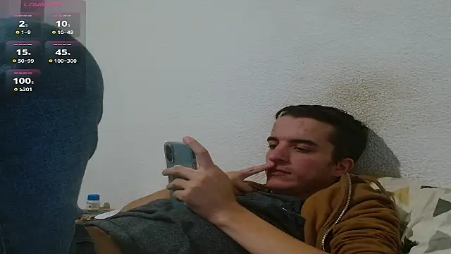 Snapshot of Tombgy07 chatting on 09/29/25, 07:40 Tombgy07 online show from 09/29/25, 07:40