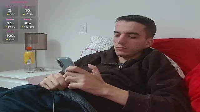 Snapshot of Tombgy07 chatting on 11/06/25, 01:34 Tombgy07 online show from 11/06/25, 01:34