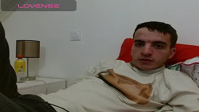 Snapshot of Tombgy07 chatting on 11/09/25, 08:40 Tombgy07 online show from 11/09/25, 08:40