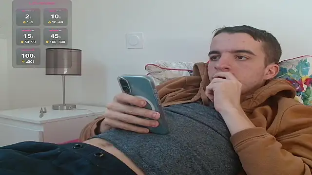 Snapshot of Tombgy07 chatting on 11/19/25, 02:06 Tombgy07 online show from 11/19/25, 02:06