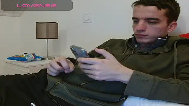 Snapshot of Tombgy07 chatting on 12/04/25, 07:55 Tombgy07 online show from 12/04/25, 07:55