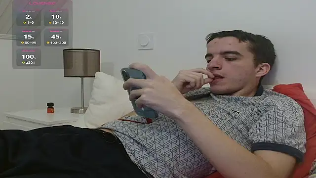 Snapshot of Tombgy07 chatting on 12/15/25, 05:17 Tombgy07 online show from 12/15/25, 05:17