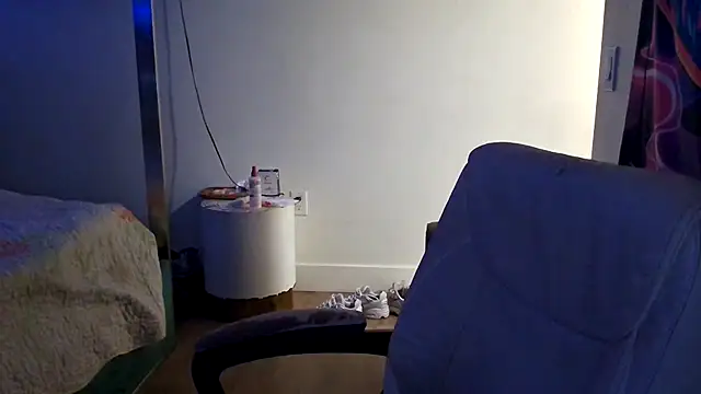 Snapshot of YasmineMinaj chatting on 12/21/25, 12:12 YasmineMinaj online show from 12/21/25, 12:12