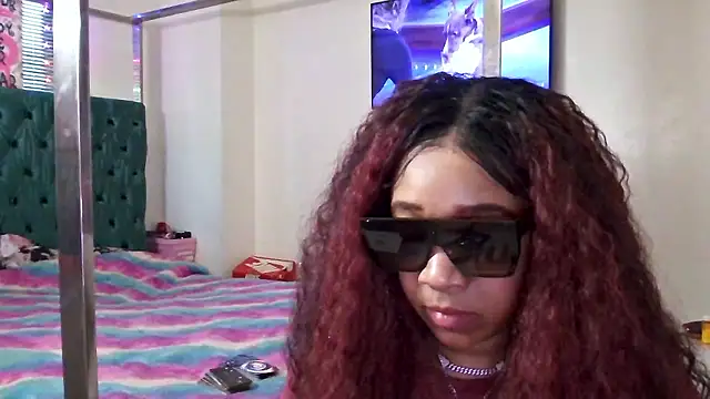 Snapshot of YasmineMinaj chatting on 01/17/26, 08:12 YasmineMinaj online show from 01/17/26, 08:12