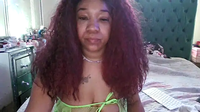 Snapshot of YasmineMinaj chatting on 02/01/26, 04:05 YasmineMinaj online show from 02/01/26, 04:05