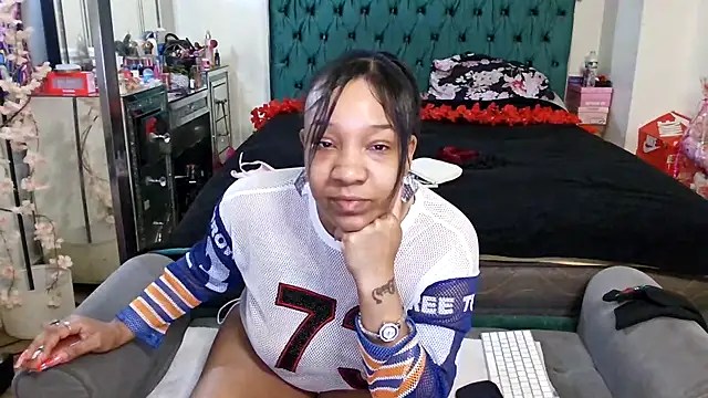 Snapshot of YasmineMinaj chatting on 02/23/26, 02:53 YasmineMinaj online show from 02/23/26, 02:53