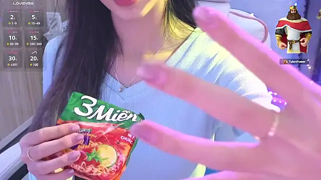 Snapshot of Your-Sunshine chatting on 02/01/25, 07:13 Your-Sunshine online show from 02/01/25, 07:13