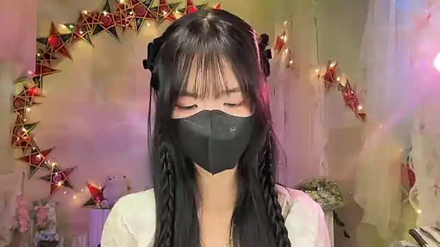 Snapshot of Your-Sunshine chatting on 10/07/25, 04:15 Your-Sunshine online show from 10/07/25, 04:15