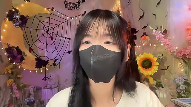 Snapshot of Your-Sunshine chatting on 10/15/25, 04:18 Your-Sunshine online show from 10/15/25, 04:18