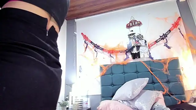 charlott lens online show from 10/31/25, 02:29