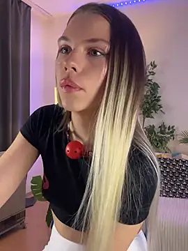 Snapshot of KittyKatyDream chatting on 02/03/25, 04:31 KittyKatyDream online show from 02/03/25, 04:31