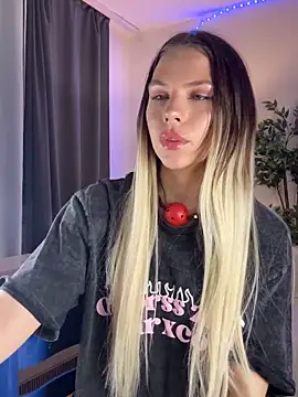 Snapshot of KittyKatyDream chatting on 02/07/25, 09:37 KittyKatyDream online show from 02/07/25, 09:37