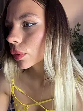 Snapshot of KittyKatyDream chatting on 03/14/25, 12:40 KittyKatyDream online show from 03/14/25, 12:40