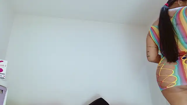 Snapshot of sashacreamy_ chatting on 10/24/25, 11:01 sashacreamy online show from 10/24/25, 11:01