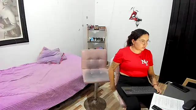  girls on fire  online show from 03/27/26, 10:42