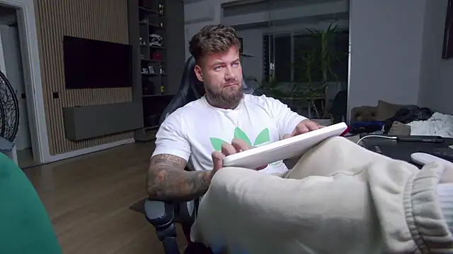 Snapshot of UbbeViking chatting on 02/03/25, 06:39 UbbeViking online show from 02/03/25, 06:39