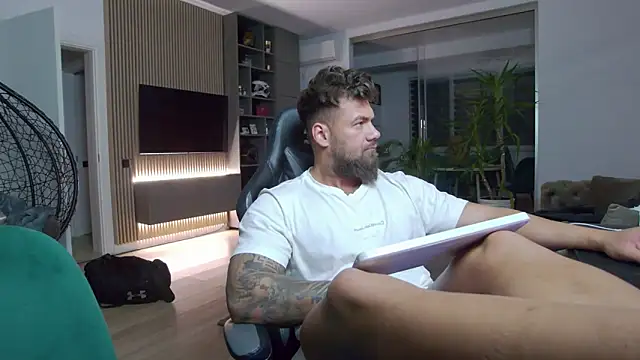 Snapshot of UbbeViking chatting on 02/04/25, 08:17 UbbeViking online show from 02/04/25, 08:17