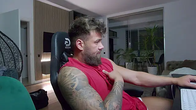 Snapshot of UbbeViking chatting on 02/06/25, 05:40 UbbeViking online show from 02/06/25, 05:40